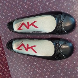 Anne Klein Sport AK Buttons Black Patent Ballet Flat, size 8 1/2